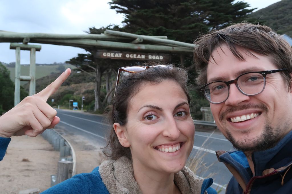 Sous la porte d'entrée de la Great Ocean Road.