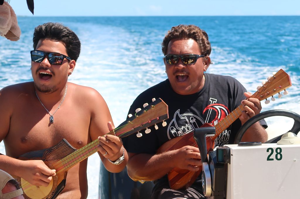 Quoi de plus agréable qu'une excursion en bateau avec de la musique ?