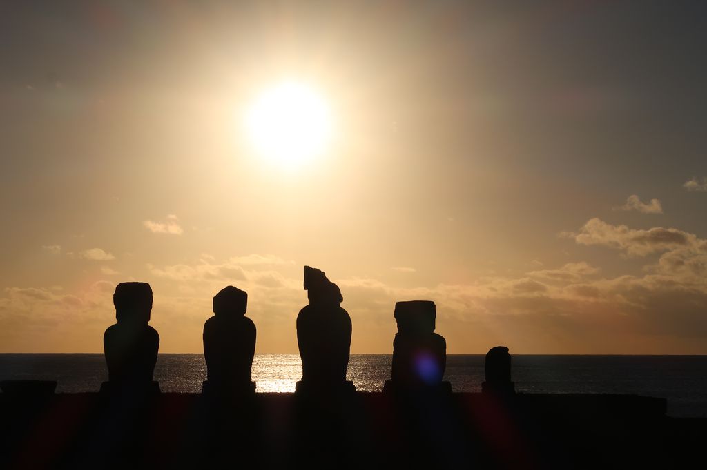 Premier et dernier coucher de soleil de notre séjour ont eu lieu ici, à Tahai.