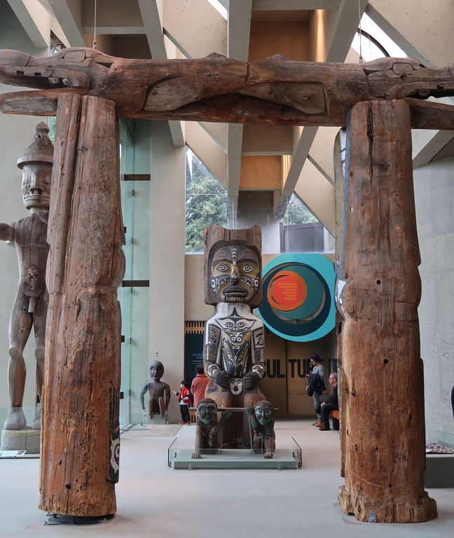 Et en plus, l'UBC dispose d'un formidable musée d'anthropologie où l'on peut admirer ces totems typiques de la côte ouest.